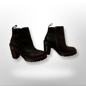 Dr. Martens MAGDALENA LEATHER HEELED CHELSEA BOOTS 9